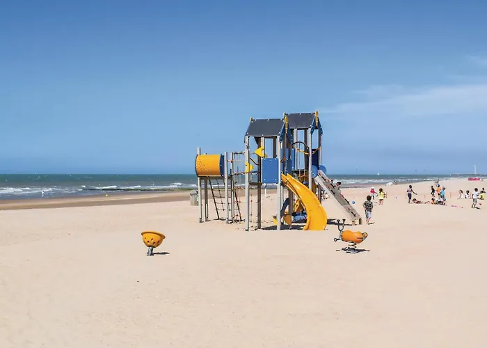 Апартаменти Royal Ascot S2 Ref 8 *