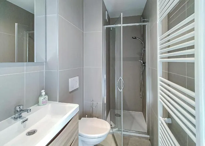 Royal Ascot S2 Ref 8 Апартаменти