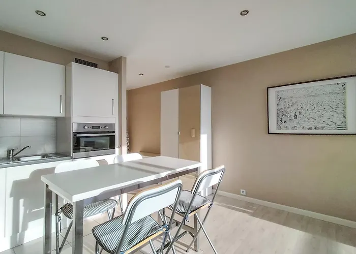 Royal Ascot S2 Ref 8 דירה *