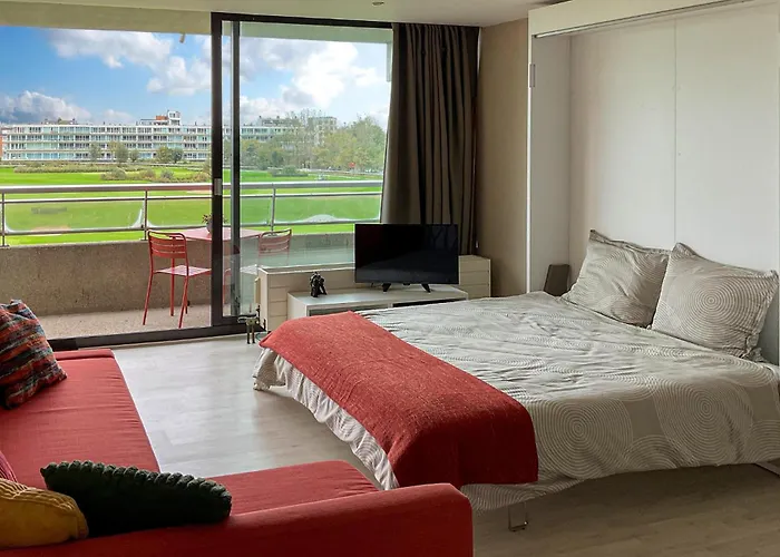 Royal Ascot S2 Ref 8 דירה